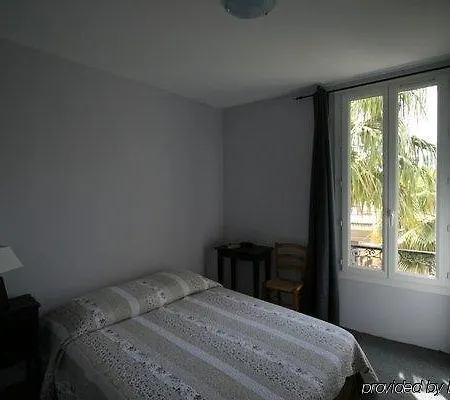 Otel De La Pinede 3*