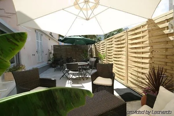 Hotel De La Pinede 3*